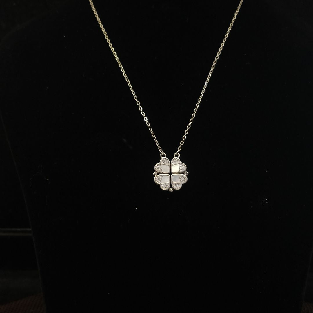 Candrin Alexis Magnetic Pendent