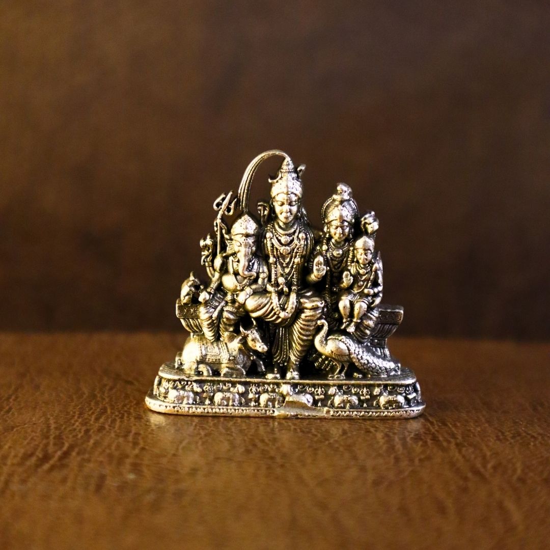 कैंड्रिन 925 शिव परिवार 2डी मूर्ति