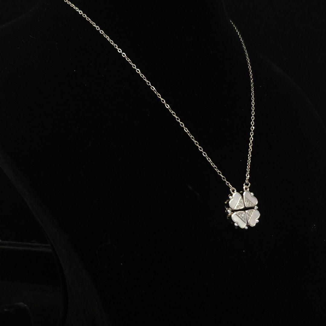 Candrin Melissa Magnetic Pendent