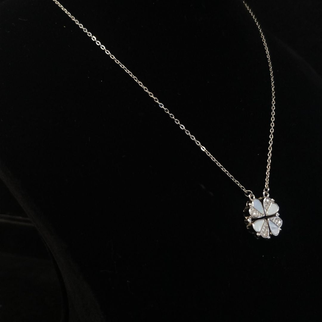 Candrin Sarah Magnetic Pendent