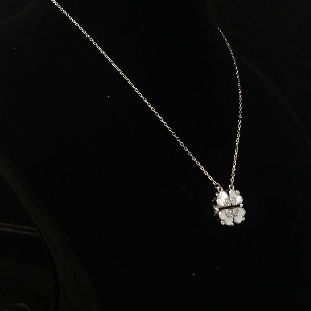 Candrin Stacy Magnetic Pendent