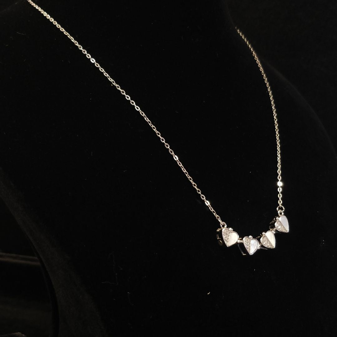 Candrin Sarah Magnetic Pendent