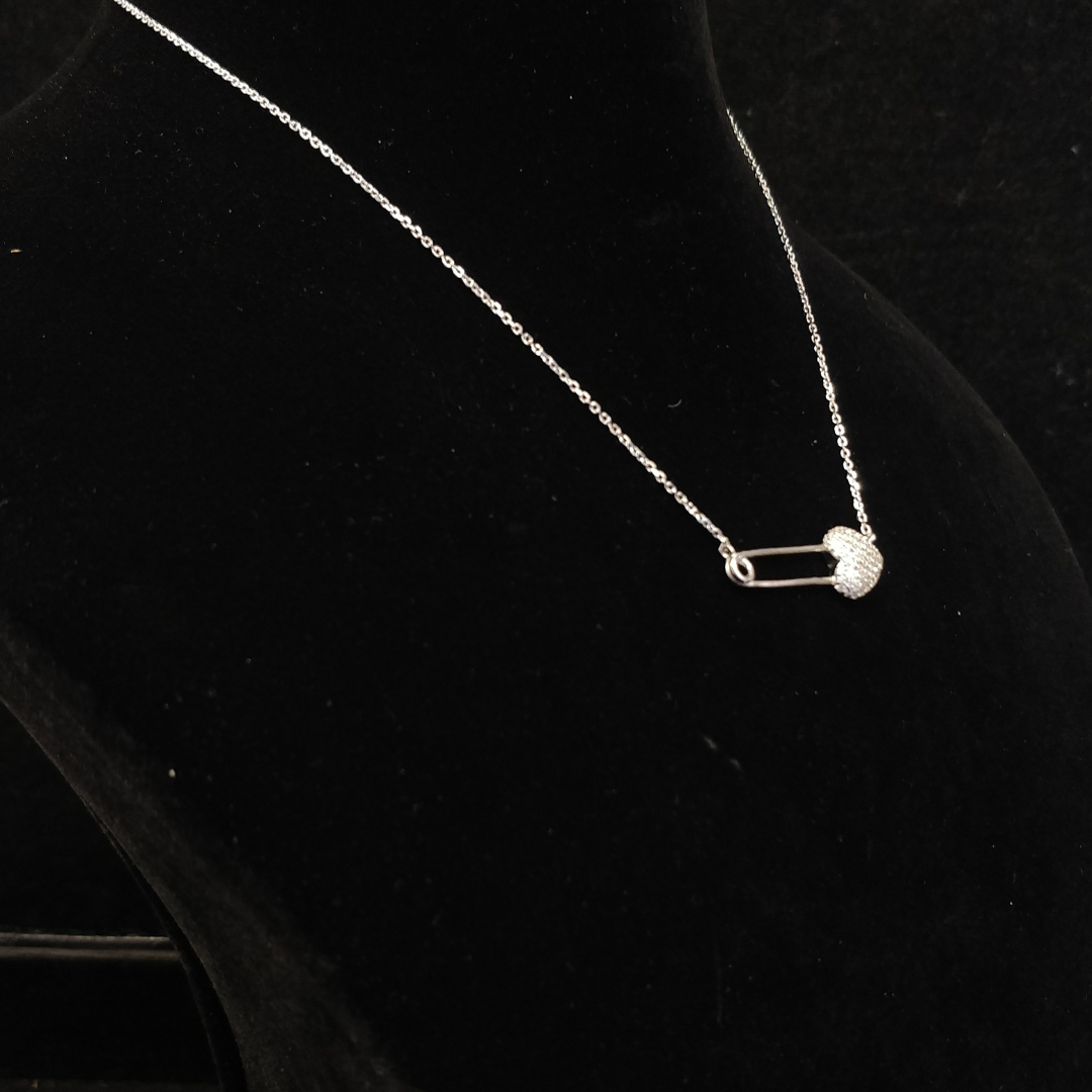 Candrin sapheart Silver Chain Pendent