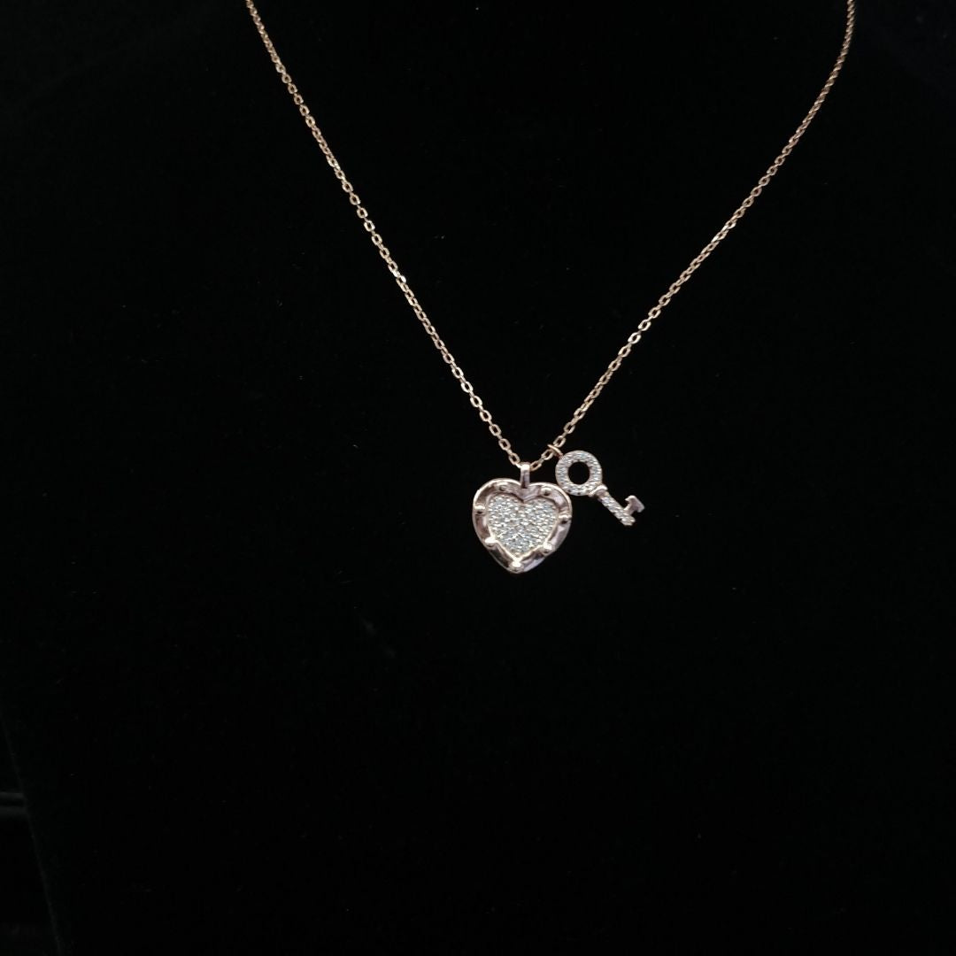 Candrin heartkey Silver Chain Pendent